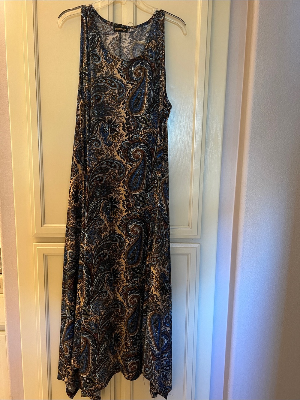 Sleeveless 2xl comfortable Paisley Maxi Dress in Navy and Tan